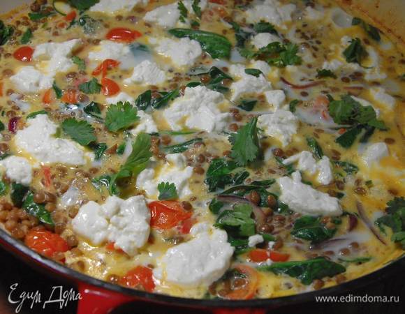 Фриттата с чечевицей, помидорами и шпинатом