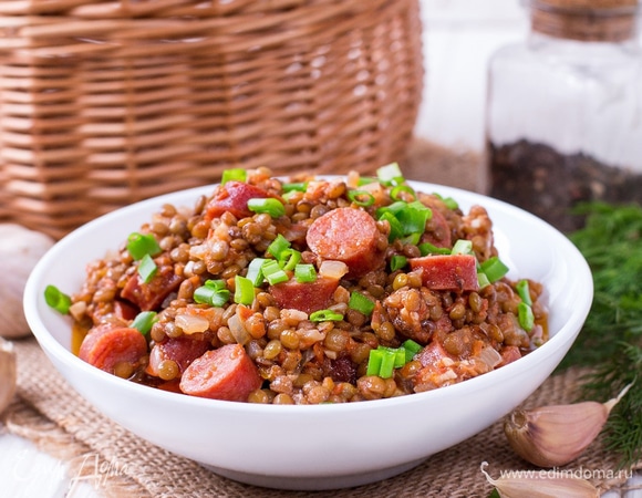 Чечевичная каша с колбасой Чечевичная каша с колбасой