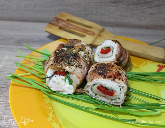 Куриные рулетики в беконе
