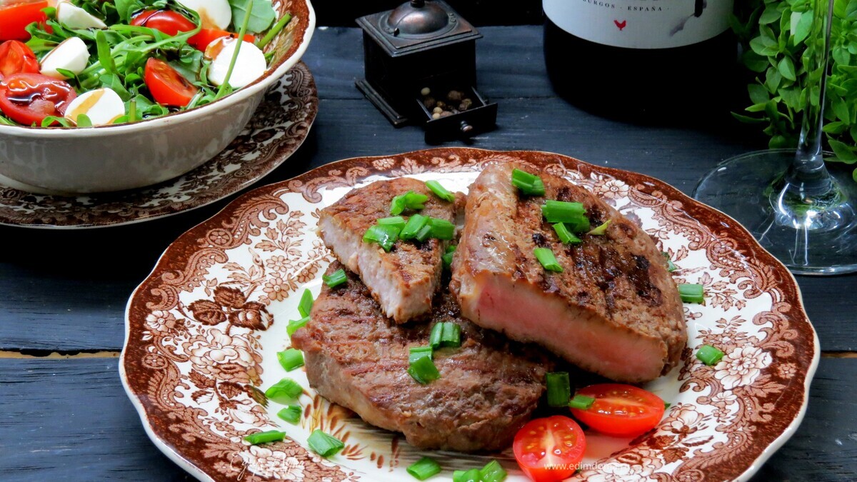 Мясо на гриле в пряном маринаде