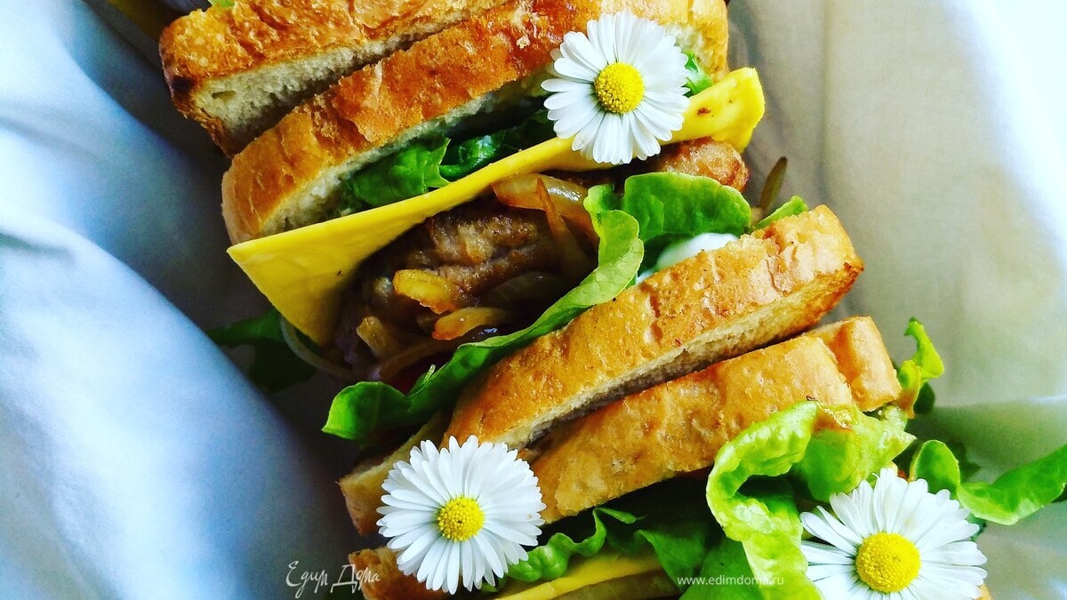 Сэндвич с карамелизированным луком