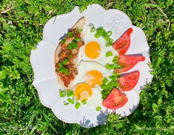 Яичница с балтийской килькой Яичница с балтийской килькой