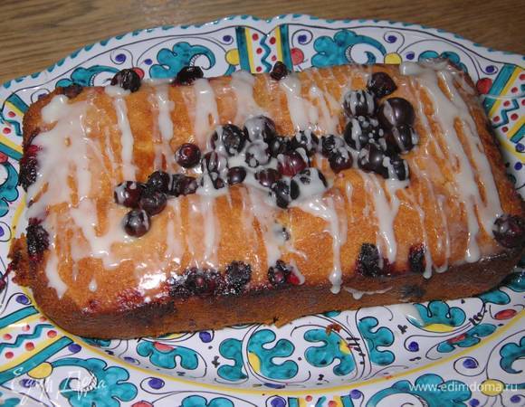 Кекс с голубикой и лимонной глазурью