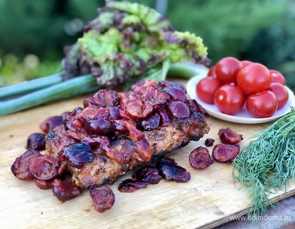 Ребрышки барбекю с черешней на гриле Ребрышки барбекю с черешней на гриле