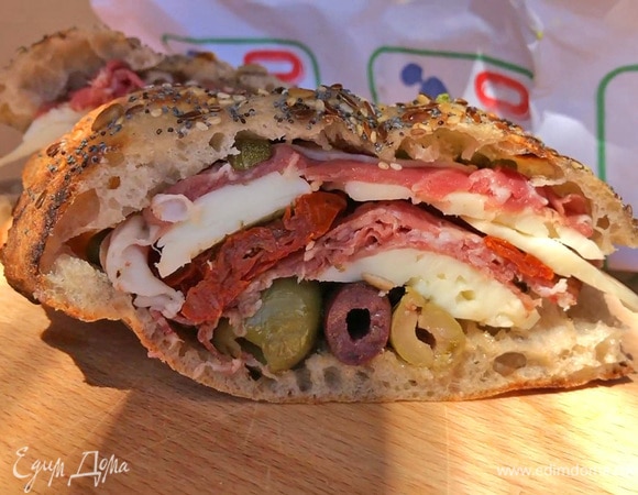 Бутерброд «Генуя» с каперсами и пармской ветчиной