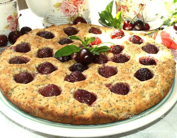 Маковая лепешка с черешней