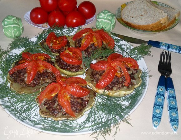 Патиссоны с фаршем и помидорами