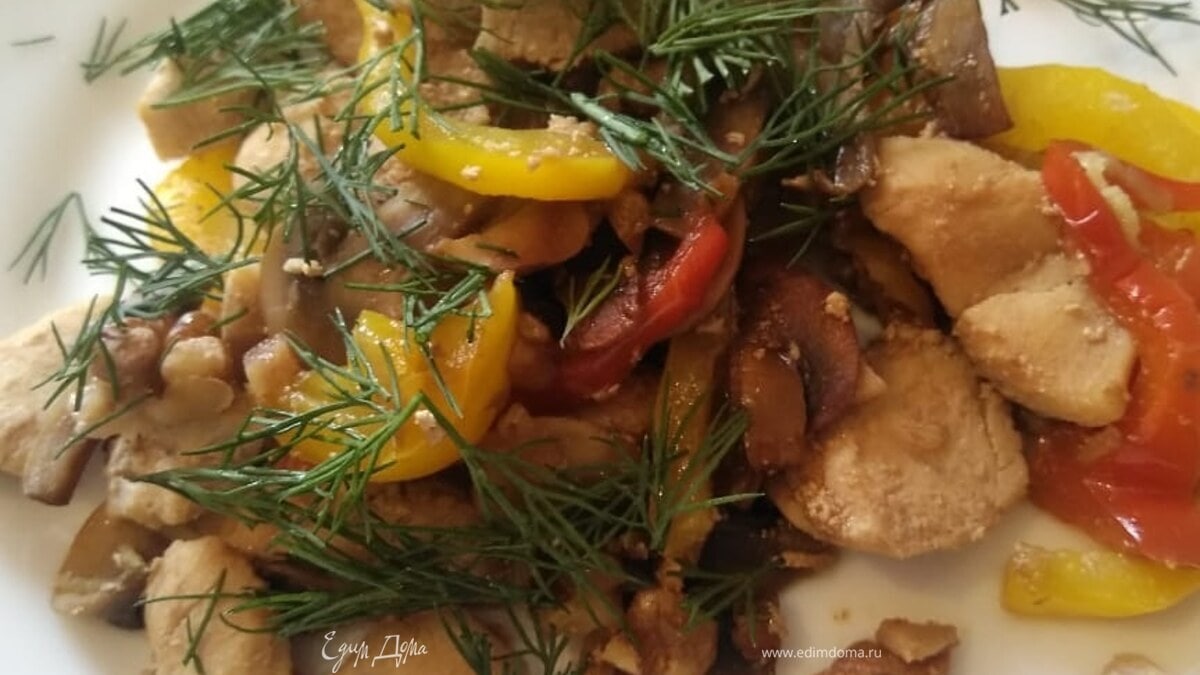 Куриное филе с орехами и шампиньонами