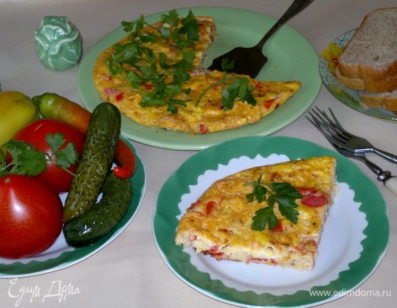 Омлет с луком и помидорами