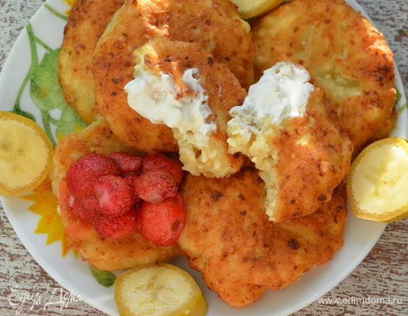 Клубнично-банановые сырники 