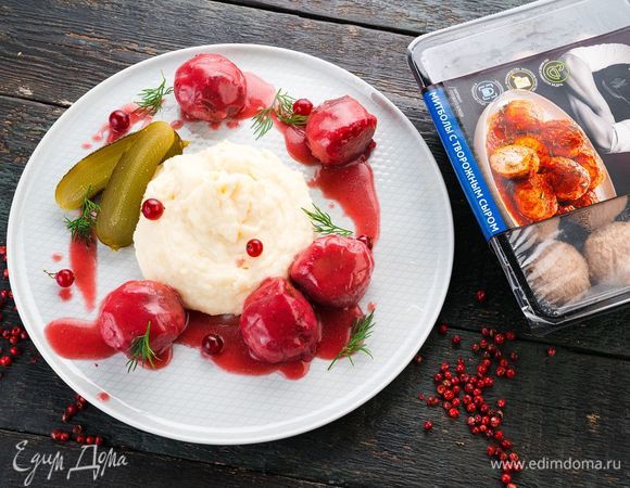 Митболы с творожным сыром под ягодным соусом Митболы с творожным сыром под ягодным соусом