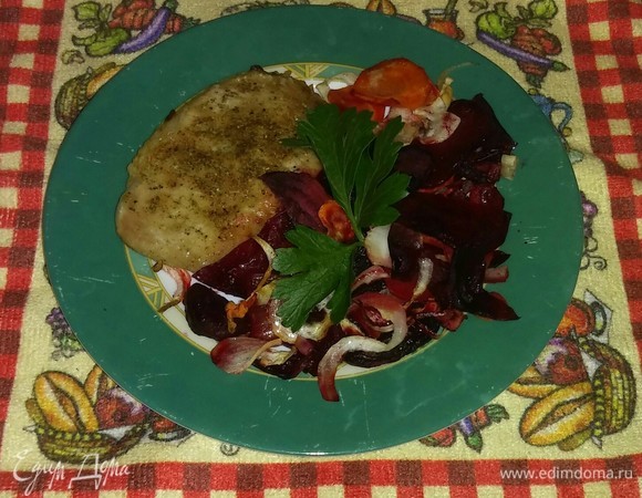 Мясо, запеченное со свеклой, морковью и луком Мясо, запеченное со свеклой, морковью и луком