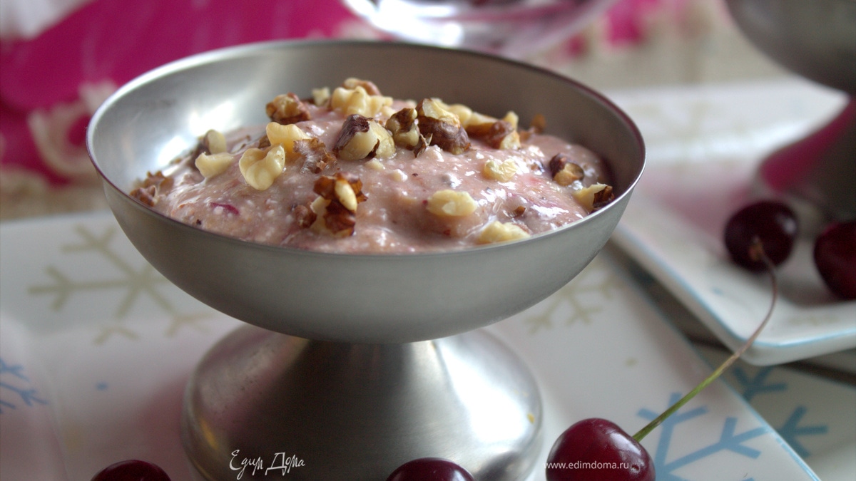 Банановое мороженое с вишней