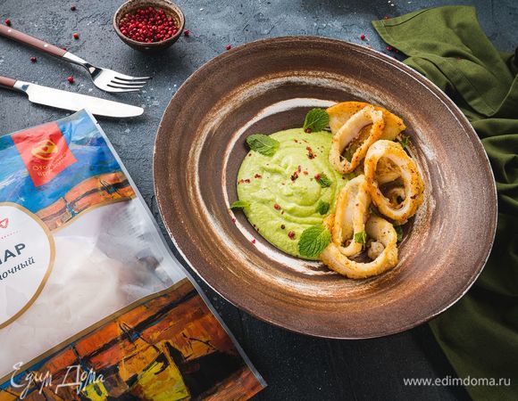 Кальмары по-андалузски с пюре из зеленого горошка