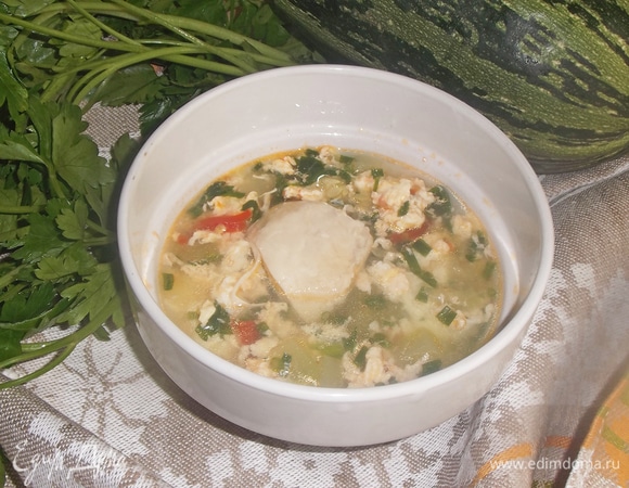 Куриный суп с яйцами и кабачками Куриный суп с яйцами и кабачками