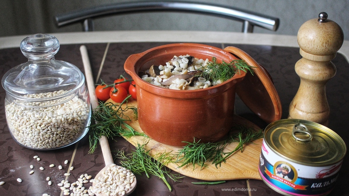 Каша перловая с кальмаром и грибами