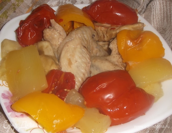 Куриные крылья, запеченные в овощах Куриные крылья, запеченные в овощах
