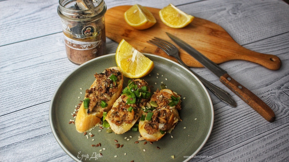 Горячие бутерброды с сайрой