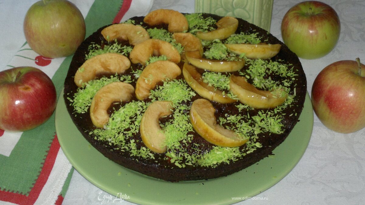 Шоколадно-яблочный пирог