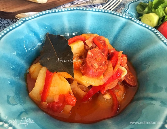 Картофель с чоризо (Patatas con chorizo)