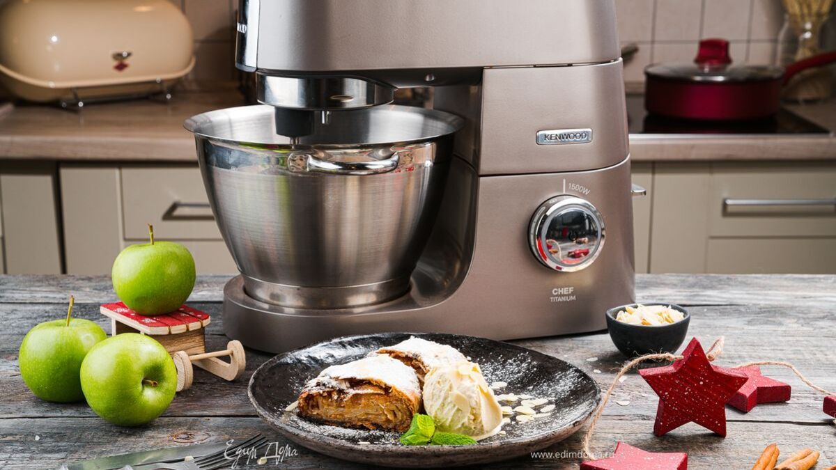 Штрудель с яблоками и изюмом