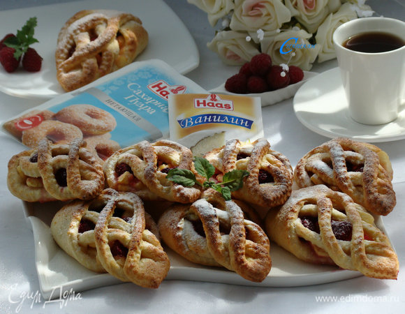 Творожные плетенки с яблоком и малиной Творожные плетенки с яблоком и малиной