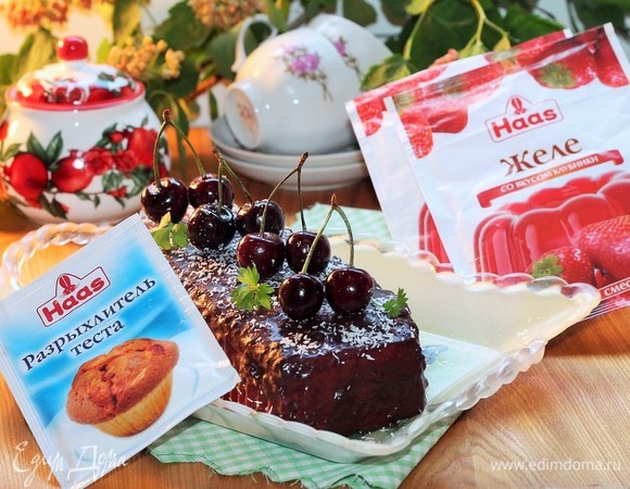 Торт с клубничным желе и шоколадом Торт с клубничным желе и шоколадом