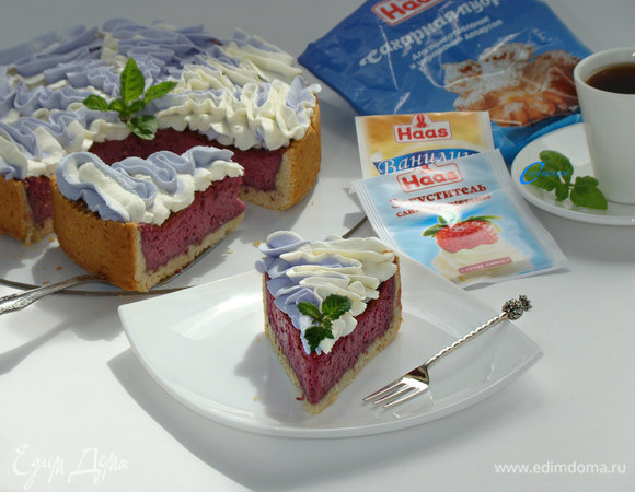 Тарт со сметанно-смородиновой заливкой и взбитыми сливками