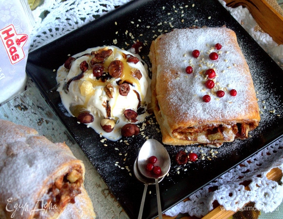 Слойки с яблоками и пломбиром