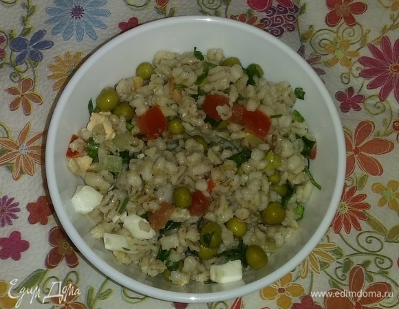 Салат из перловой крупы и овощей