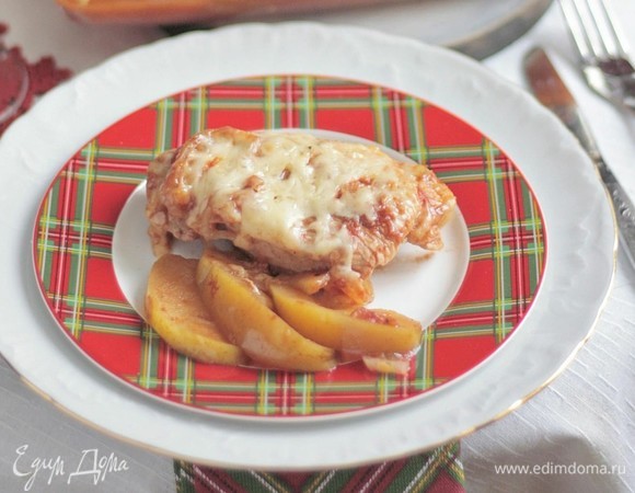 Индейка, томленная с яблоками