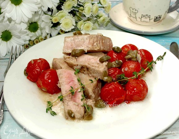 Тунец, тушенный в белом вине с анчоусами и каперсами Тунец, тушенный в белом вине с анчоусами и каперсами