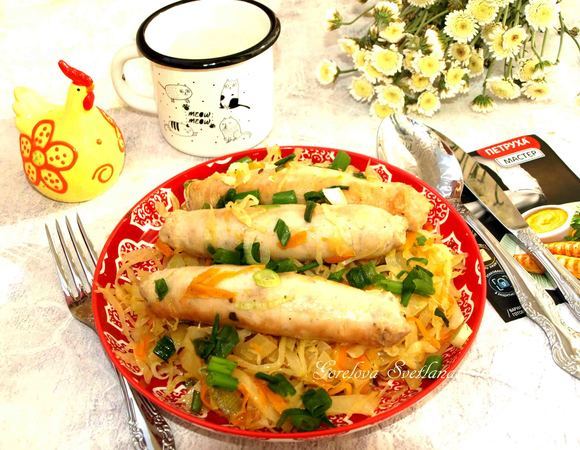 Капуста, тушенная с куриными колбасками Капуста, тушенная с куриными колбасками