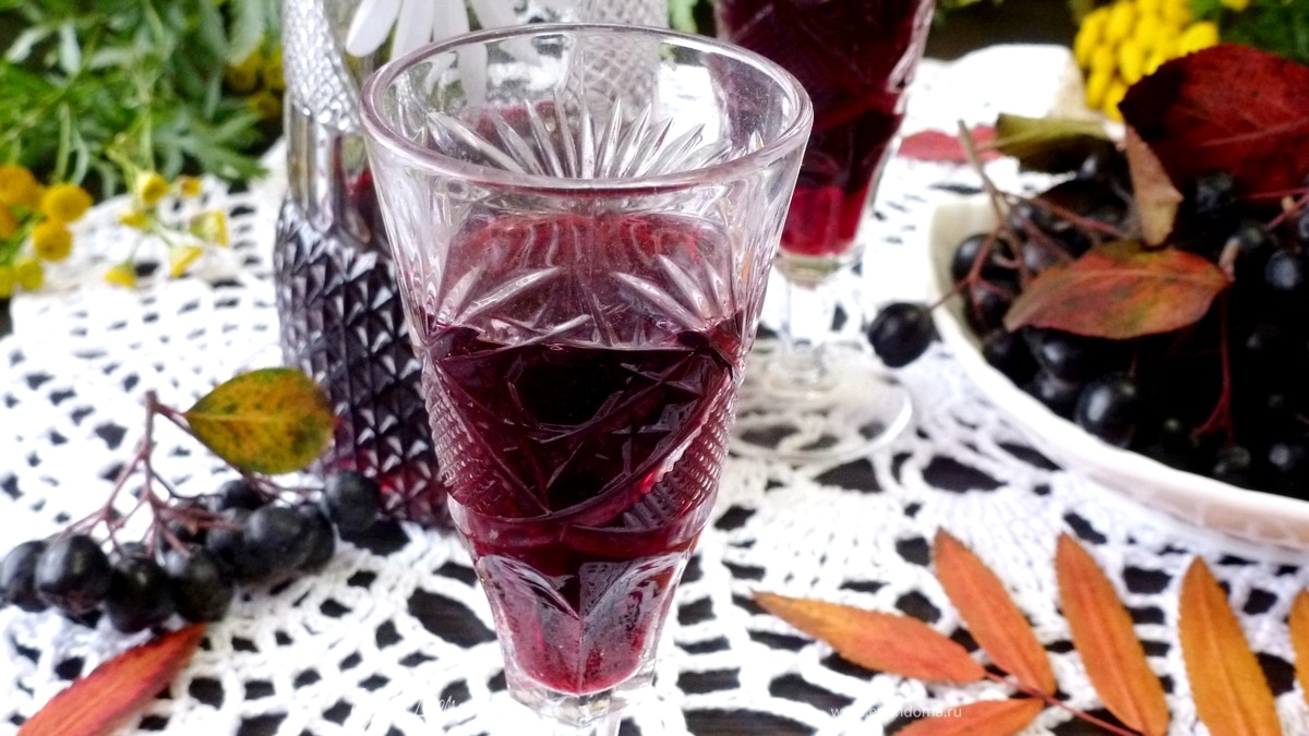 Настойка из черноплодной рябины