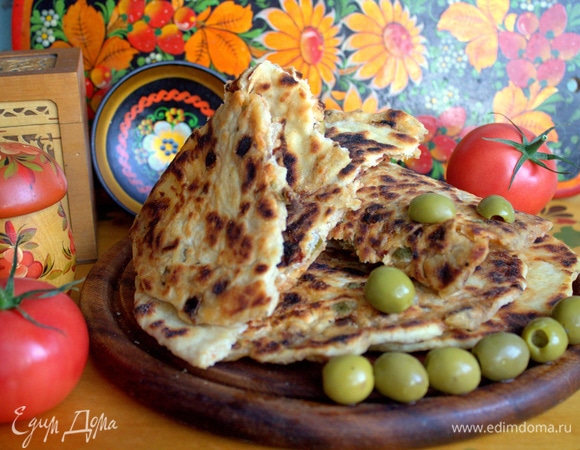 Лепешки с томатами и оливками