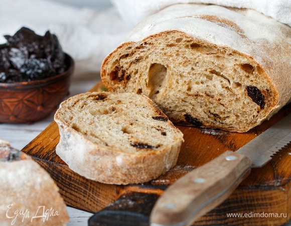 Хлеб с кардамоном и черносливом 