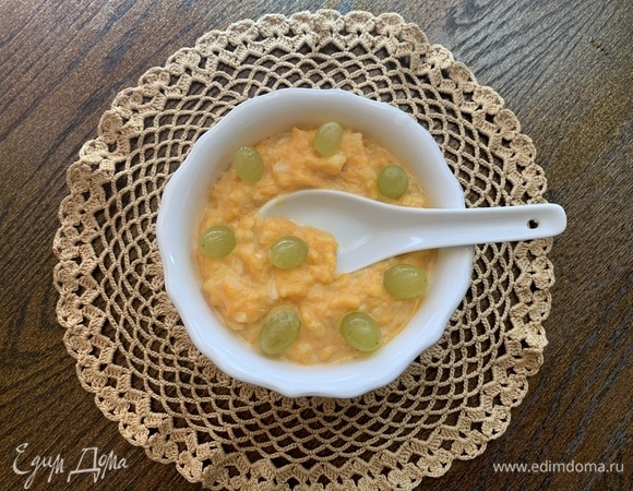 Каша из тыквы с виноградом, медом и корицей