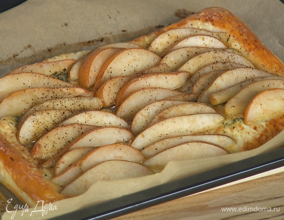 Слоеный пирог с грушей и тимьяном