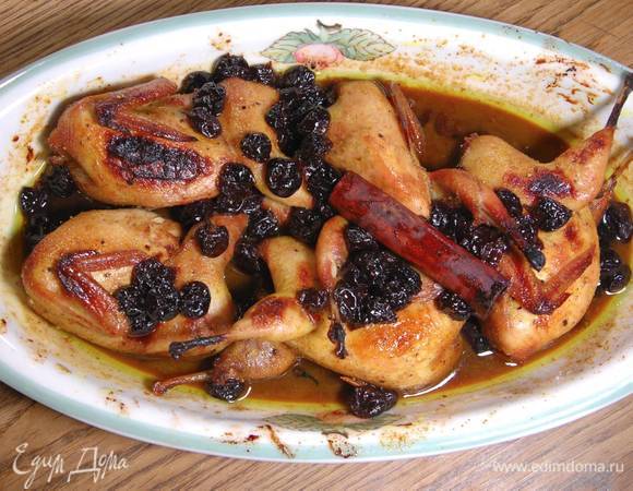 Перепелки под соусом из вяленой вишни, меда и корицы Перепелки под соусом из вяленой вишни, меда и корицы
