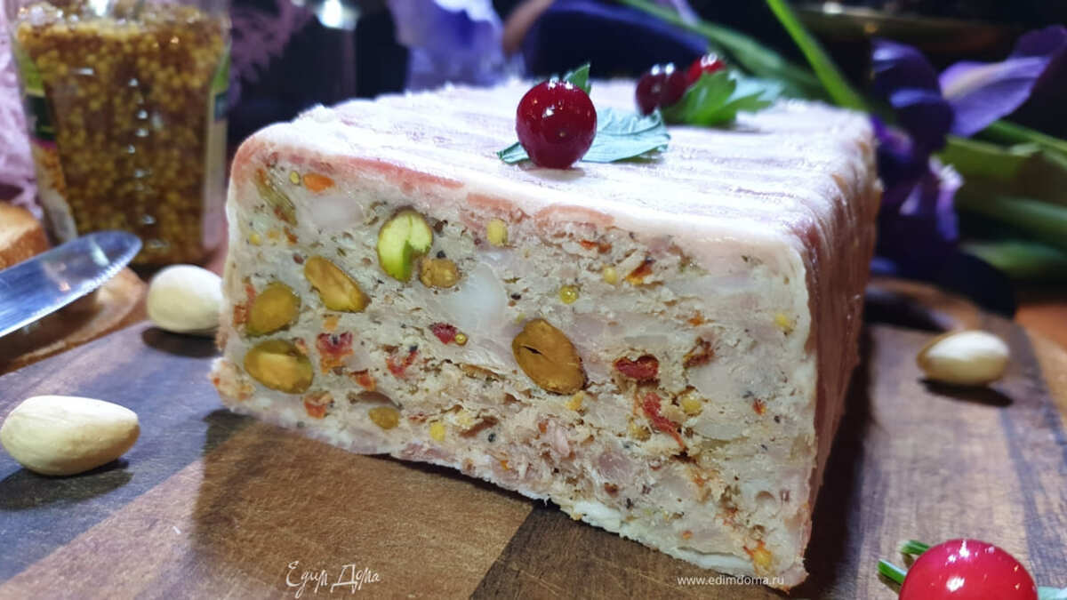 Террин из курицы с фисташками