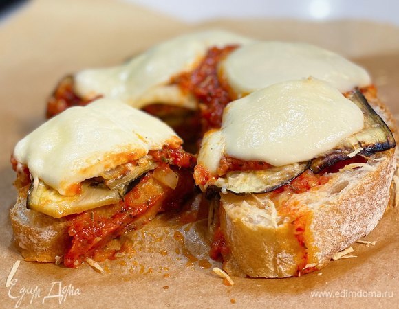 Parmigiana di melanzane на хлебе 