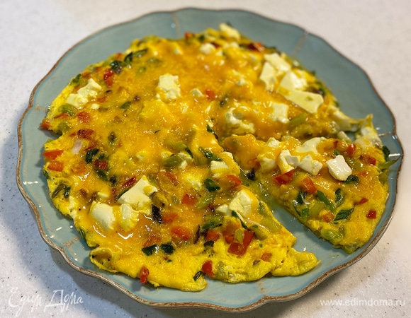 Фриттата со сладким перцем, фетой и чеддером