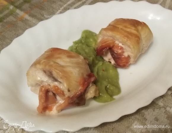 Куриные рулеты с рыбой и соусом из авокадо Куриные рулеты с рыбой и соусом из авокадо