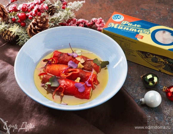 Испанский перец, фаршированный минтаем и картофелем, под соусом пиль-пиль