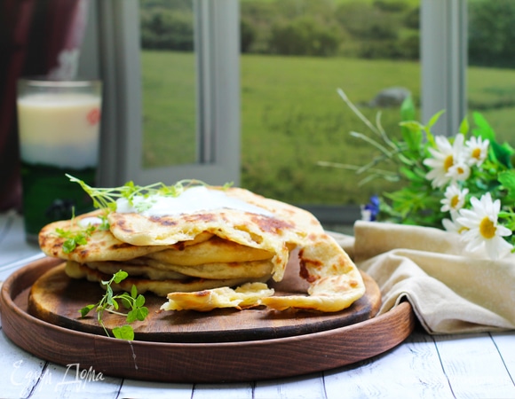 Лепешки на кефире с сулугуни Лепешки на кефире с сулугуни