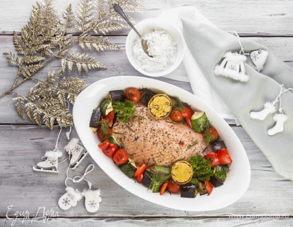 Запеченная семга с овощами