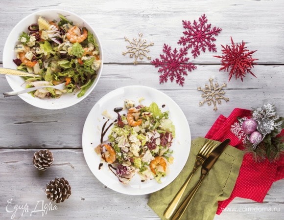 Салат с креветками, сыром дорблю и виноградом Салат с креветками, сыром дорблю и виноградом