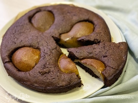 Шоколадный пирог с орехами и грушей