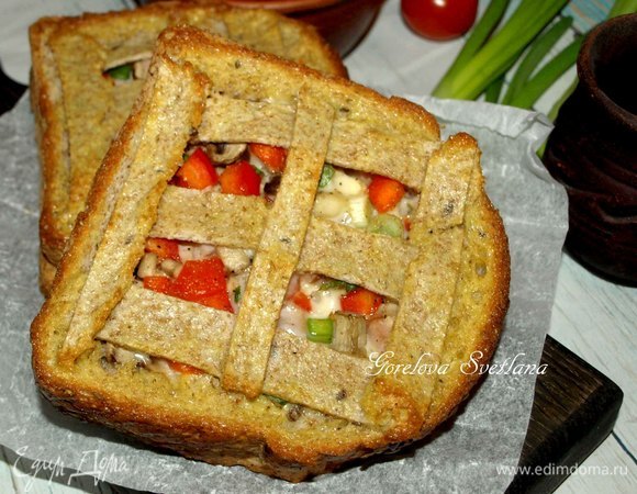 Горячие бутерброды с грибами, карбонадом и сыром