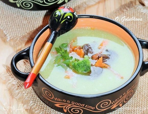 Суп-пюре из брокколи с грибной начинкой Суп-пюре из брокколи с грибной начинкой